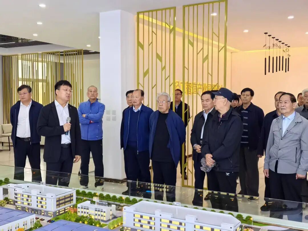 市委老干部咨詢(xún)團(tuán)蒞臨示范區(qū)（高新區(qū)）視察調(diào)研